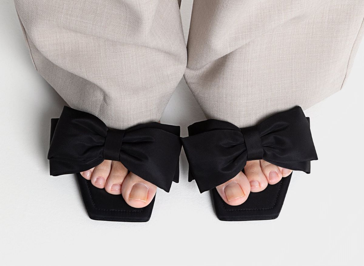 Sandalias de tacón con detalle de lazo Stradivarius