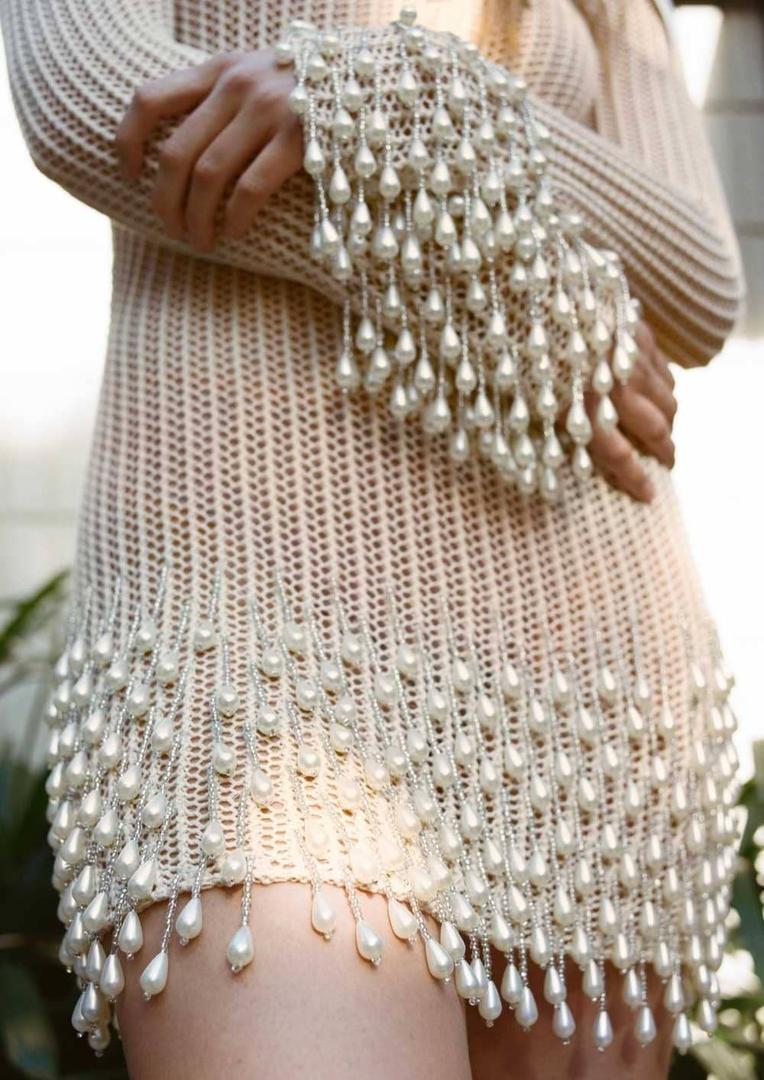 Vestido punto flecos perlas de Zara