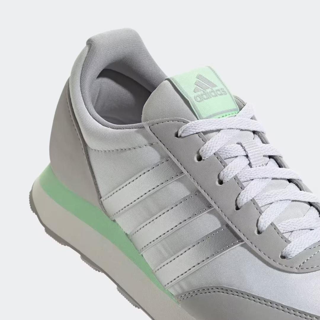 Las zapatillas Adidas Run 60s 3.0 para mujer de color gris en Decathlon