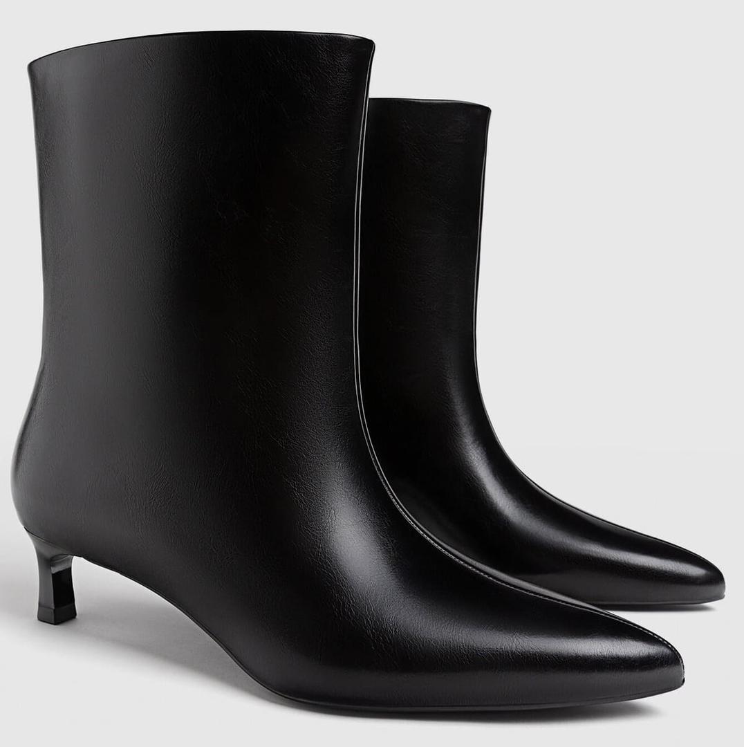 Los botines con tacón kitten negros de Stradivarius