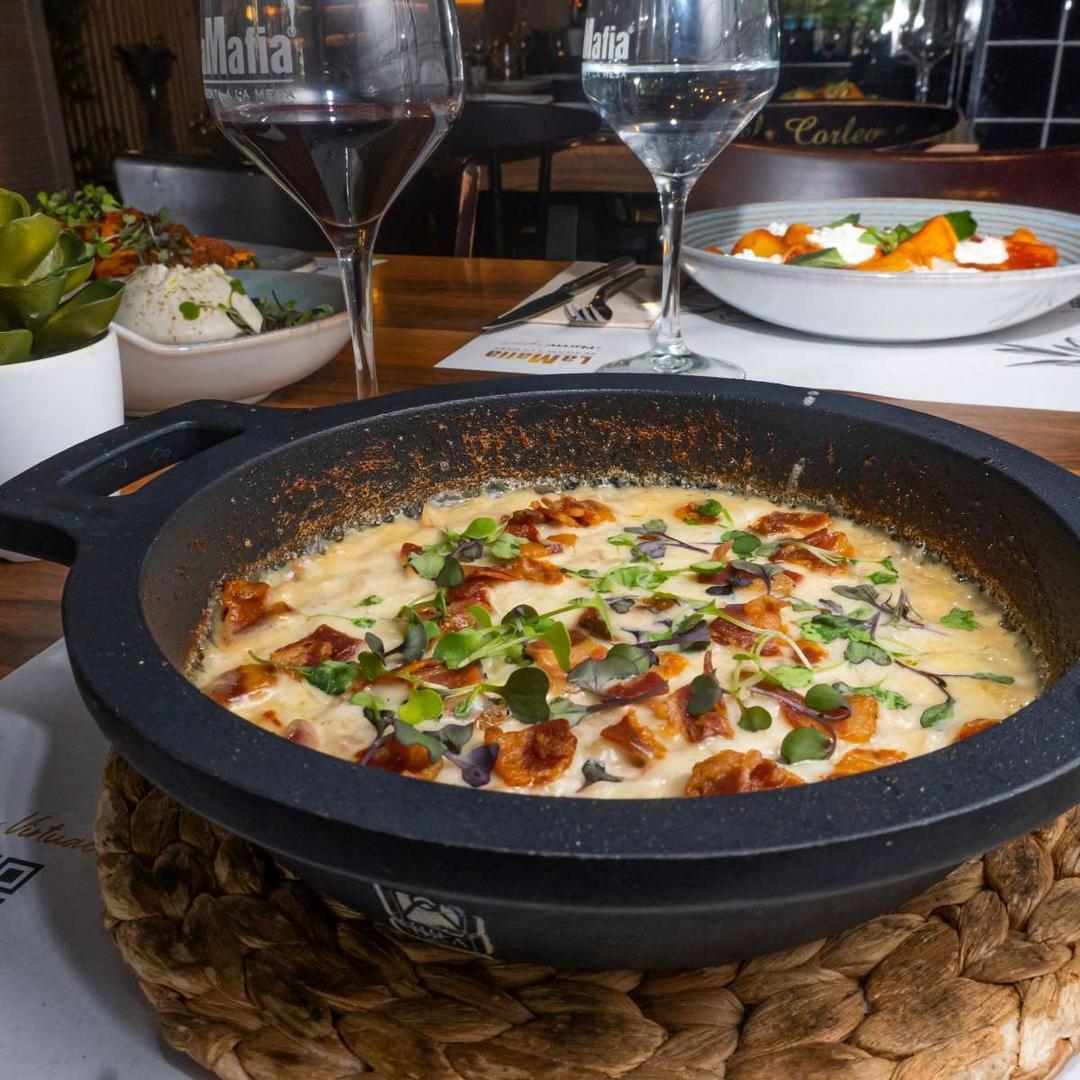 La Mafia se sienta a la mesa