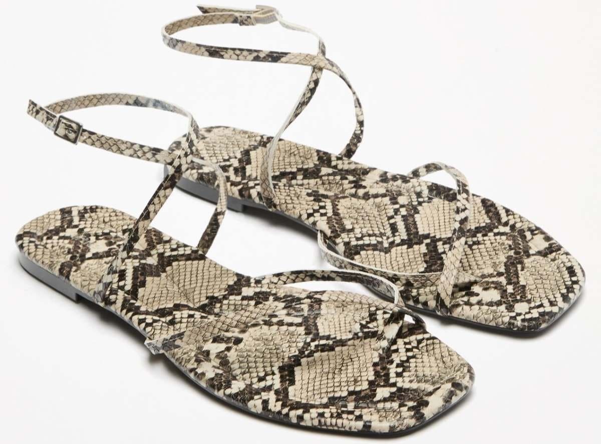 Sandalia plana tiras de Lefties