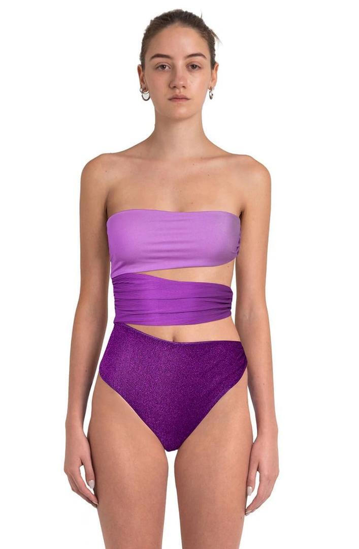 El nuevo bañador palabra de honor tricolor con cortes asimétricos de Baobab en El Corte Inglés