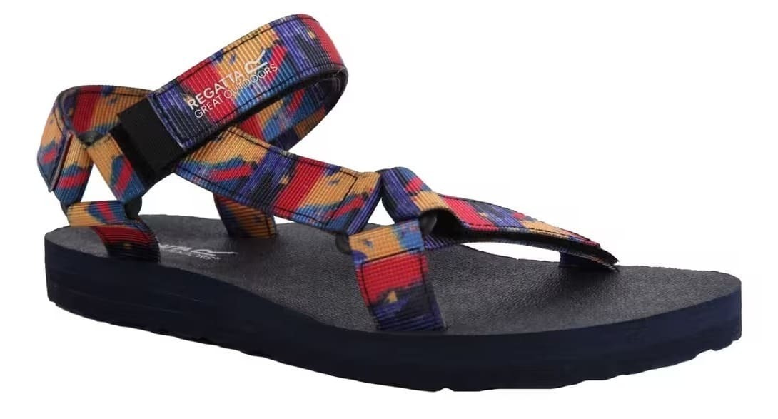 Las sandalias Lady Vendeavour con diseño de pincelada de Regatta en Decathlon