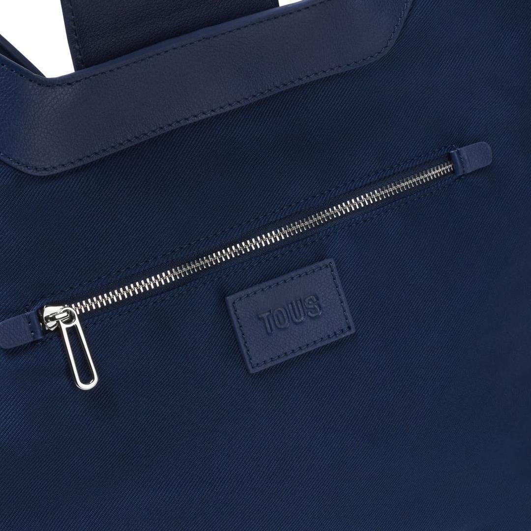 El nuevo bolso capazo grande de piel azul marino Tous Sun