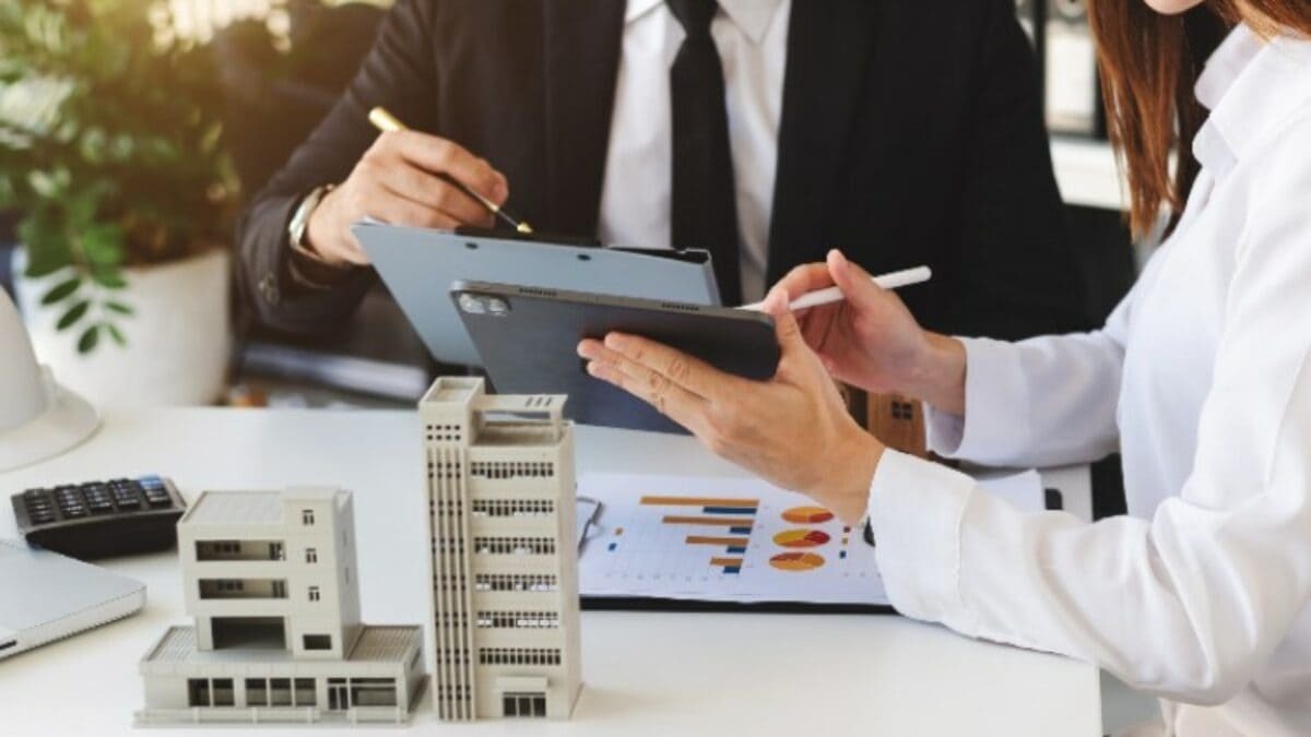 La profesión de agente inmobiliario tambíen está muy bien pagada en la actualidad