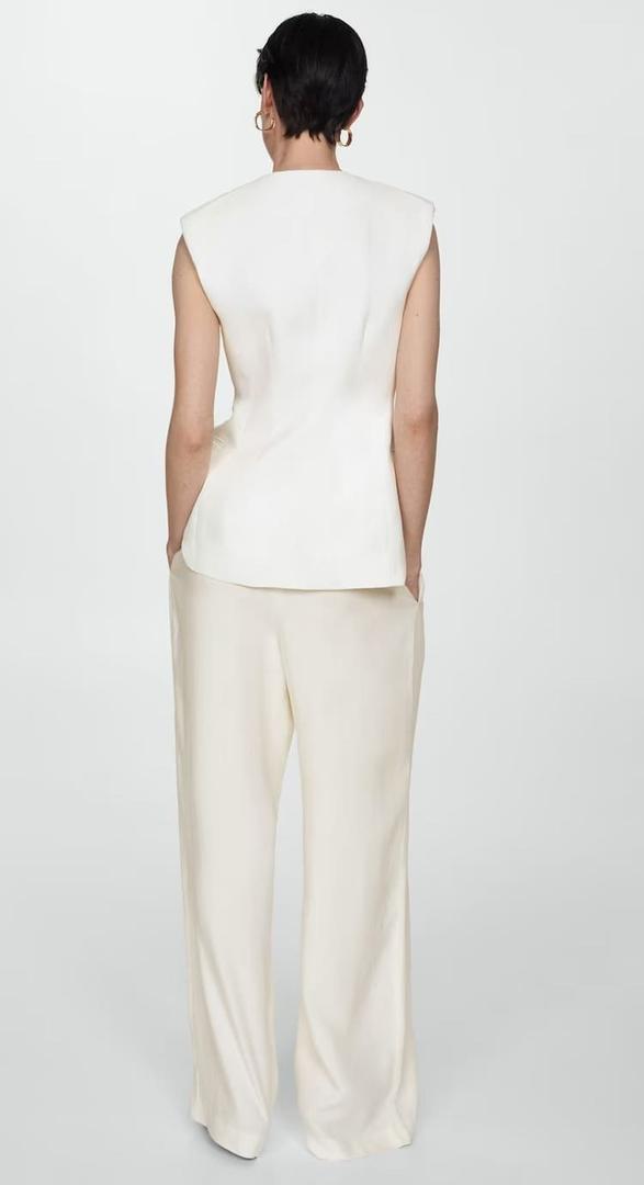 El nuevo pantalón lyocell con pinzas blanco de Mango