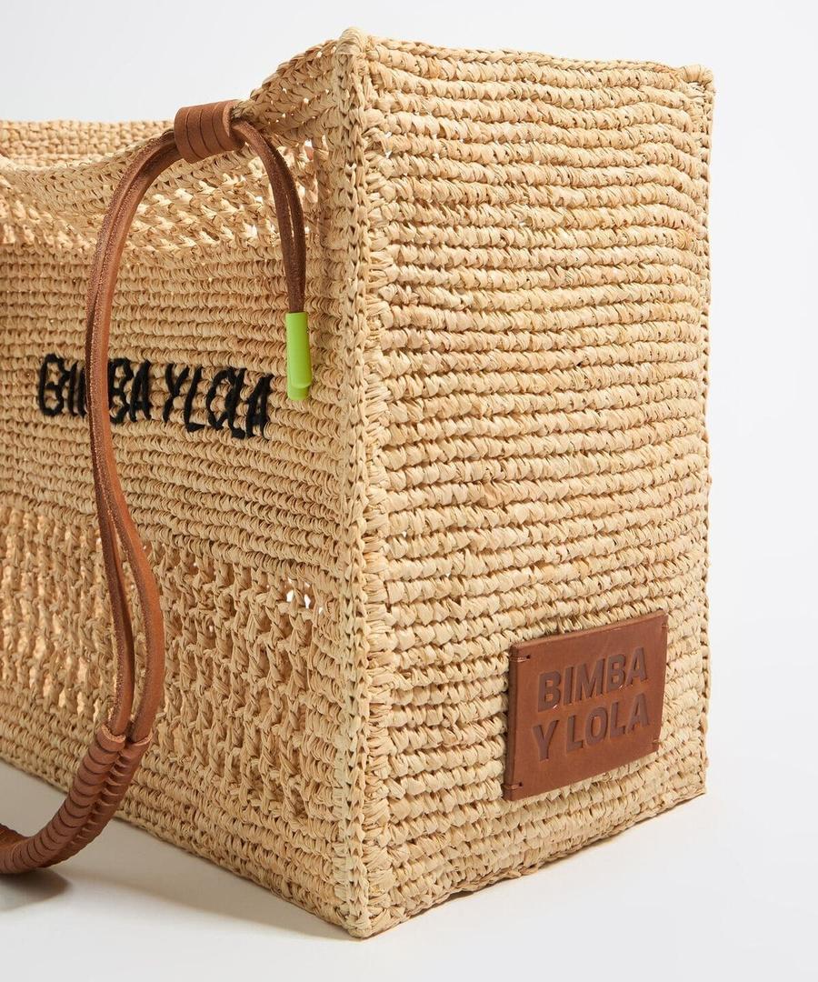 El bolso tote maxi de rafia natural de Bimba y Lola