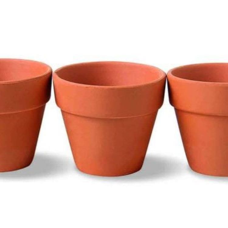 Maceta de cerámica marrón 