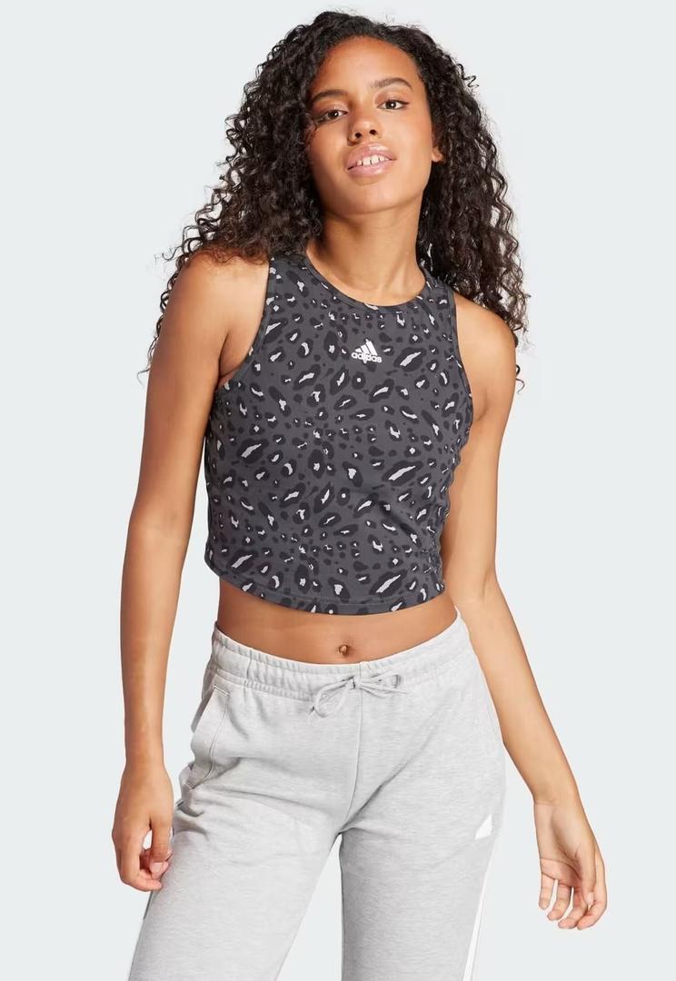 El top Essentials con estampado 'Animal Print' de Adidas en Decathlon