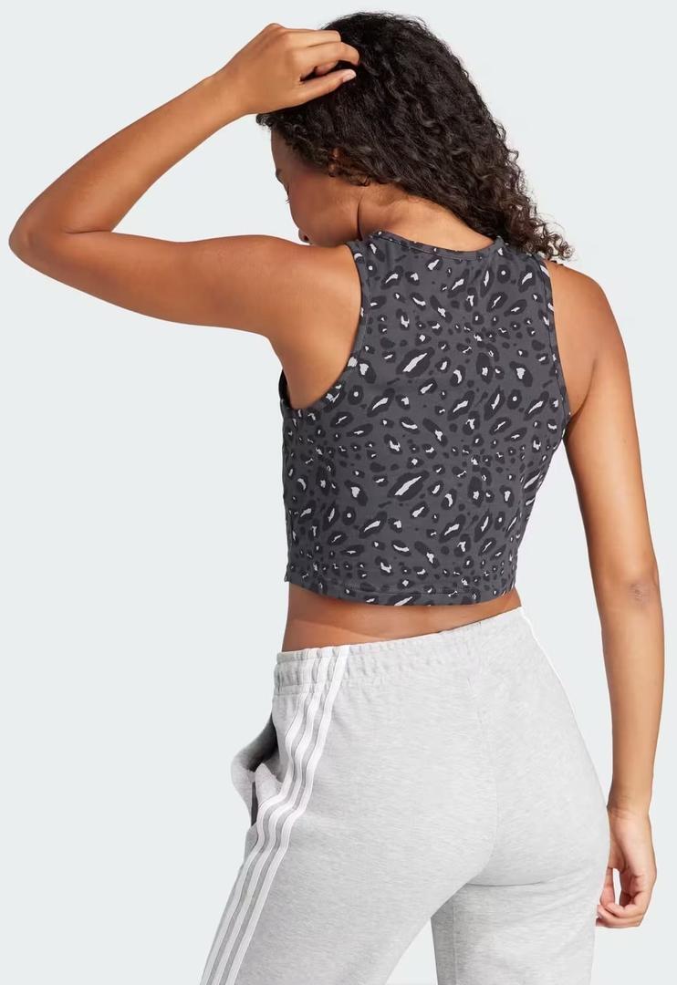 El top Essentials con estampado 'Animal Print' de Adidas en Decathlon