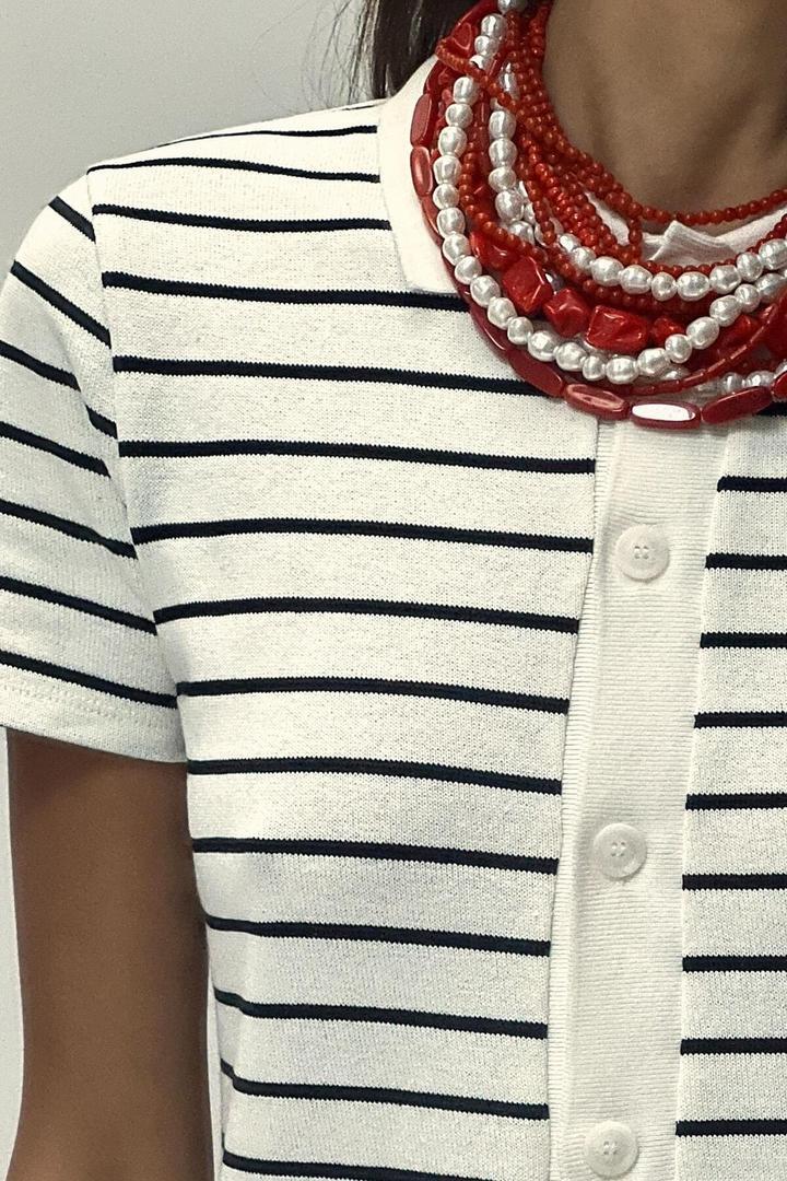 Collar de perlas con abalorios