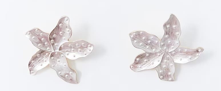 Los nuevos pendientes de flores con bolitas de Sfera en El Corte Inglés