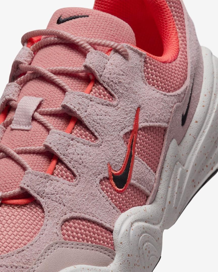 Nike Tech Hera en color rosa
