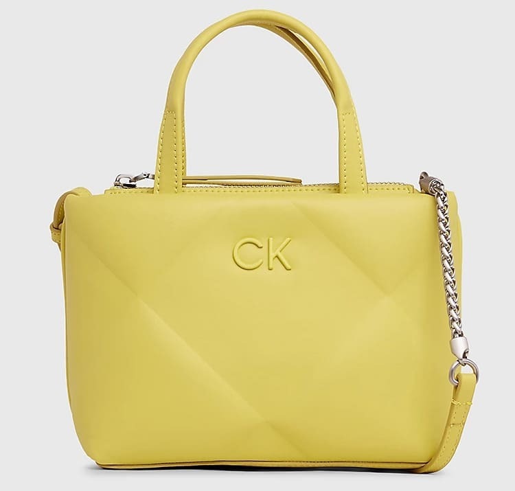 El bolso tote pequeño acolchado cruzado amarillo limón de Calvin Klein