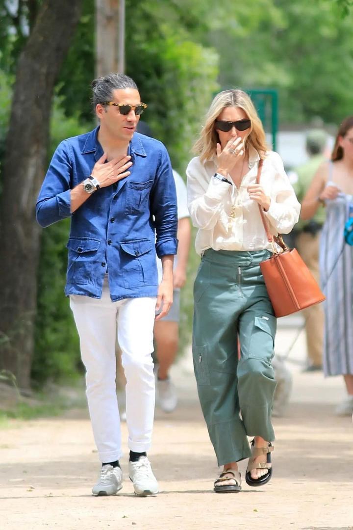 Marta Ortega con sandalias de Zara tipo Birkenstock