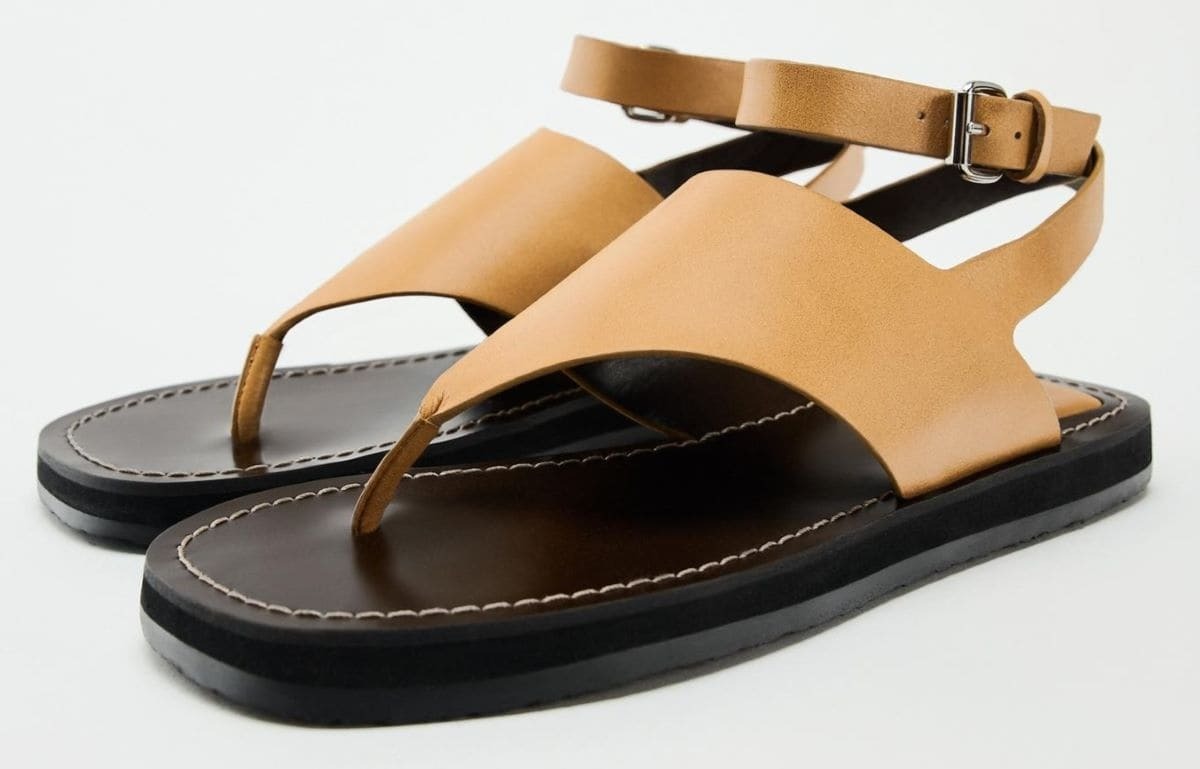 Sandalias planas de piel con posición de dedo