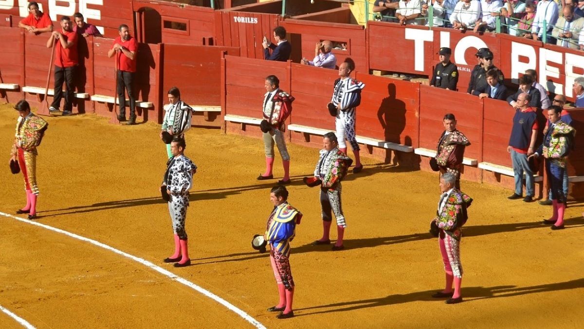 Las cuadrillas durante el Himno Nacional | Marciano Breña