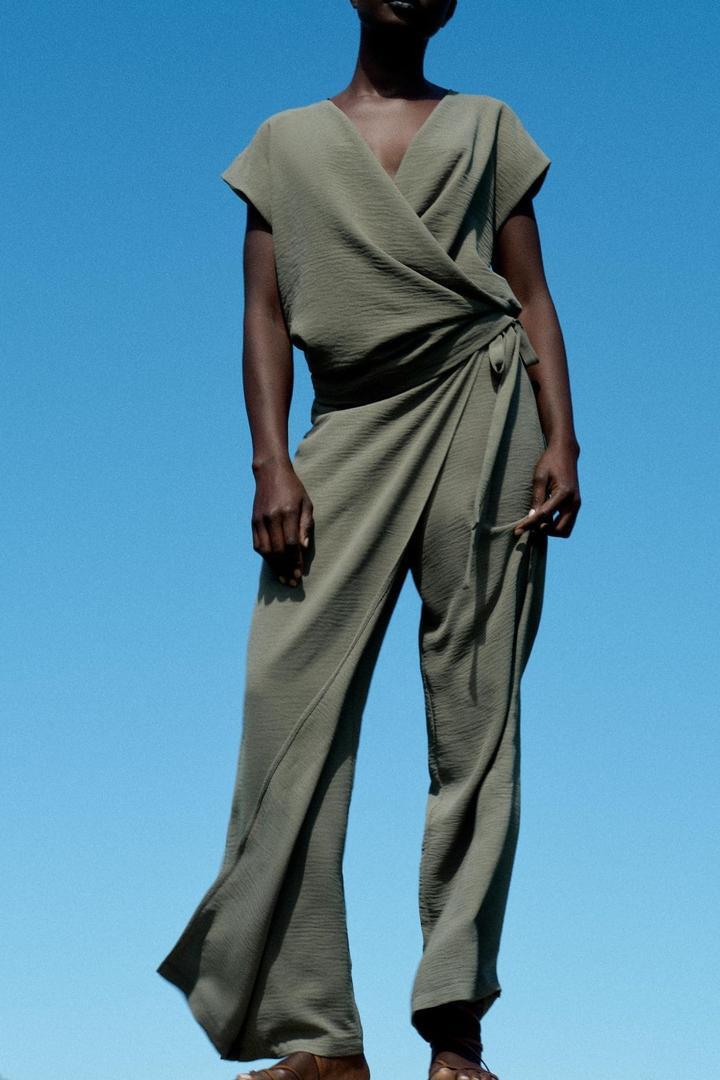 Conjunto top y pantalón fluido de Zara