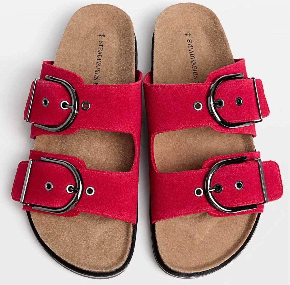 Sandalias planas piel hebillas de Stradivarius