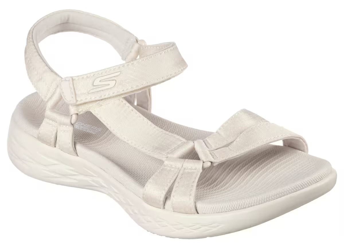 Las nuevas sandalias para caminar On The Go 600 para mujer color beige de Skechers en Decathlon