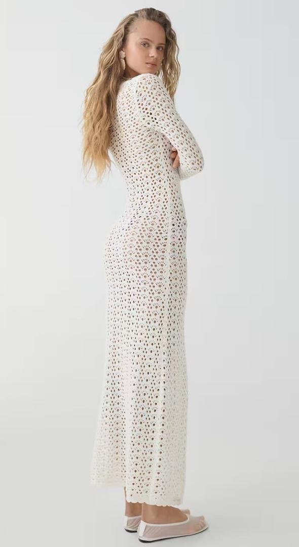 El vestido de crochet con lazo de color blanco roto de Mango