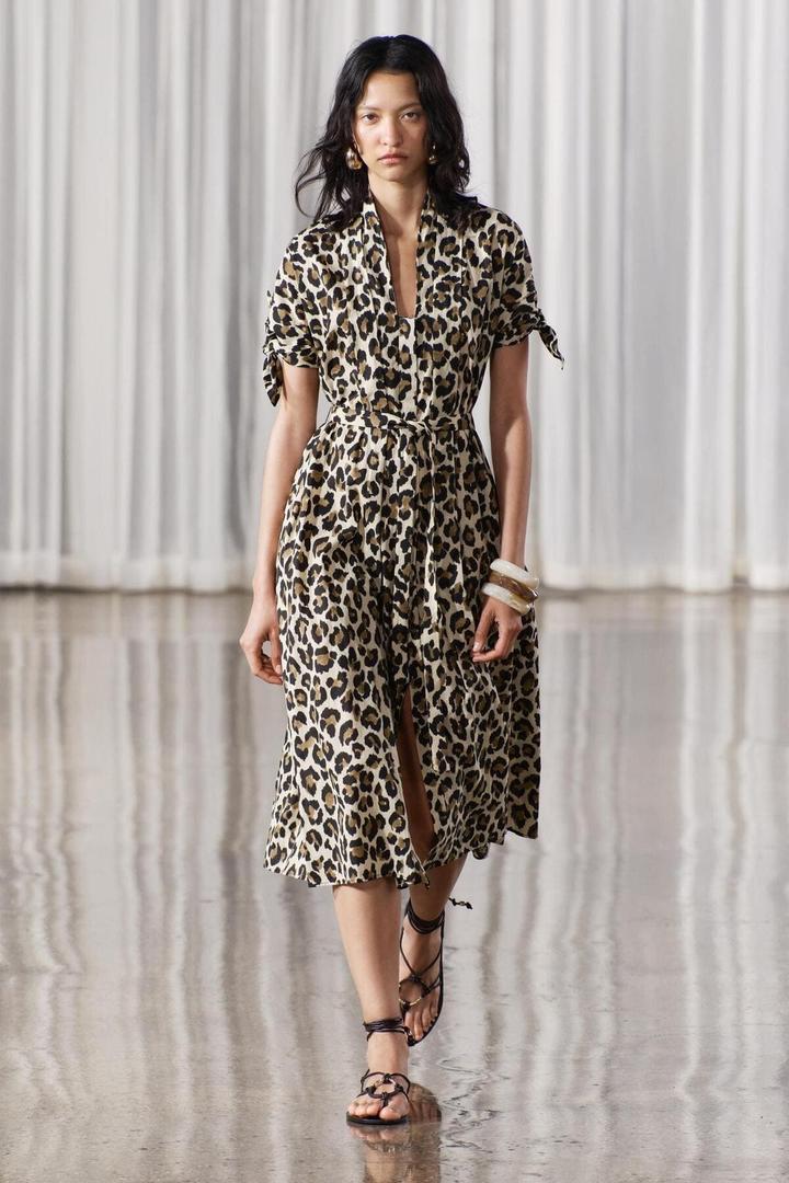 El vestido camisero con estampado animal ZW Collection de Zara