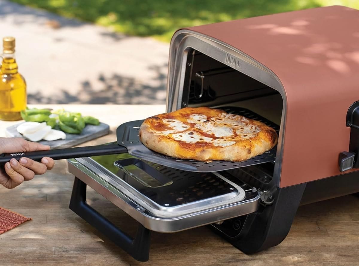 El horno eléctrico de exterior 8 en 1 para pizza Ninja Woodfire en Amazon