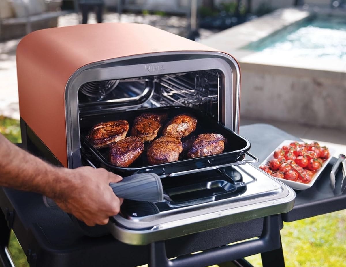 El horno eléctrico de exterior 8 en 1 para pizza Ninja Woodfire en Amazon