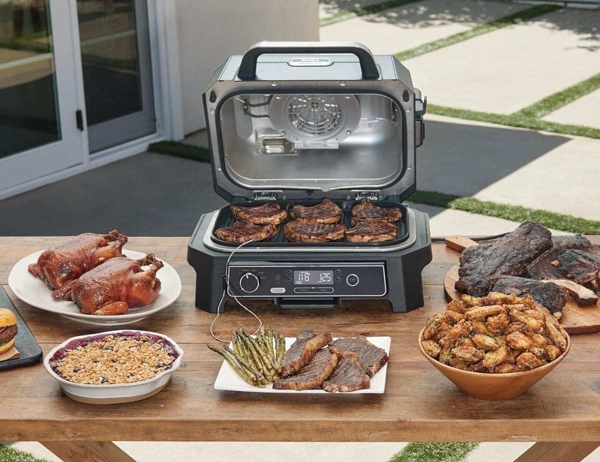 La parrilla eléctrica Pro XL con freidora de aire y sensor digital 4 en 1 Ninja Woodfire en Amazon