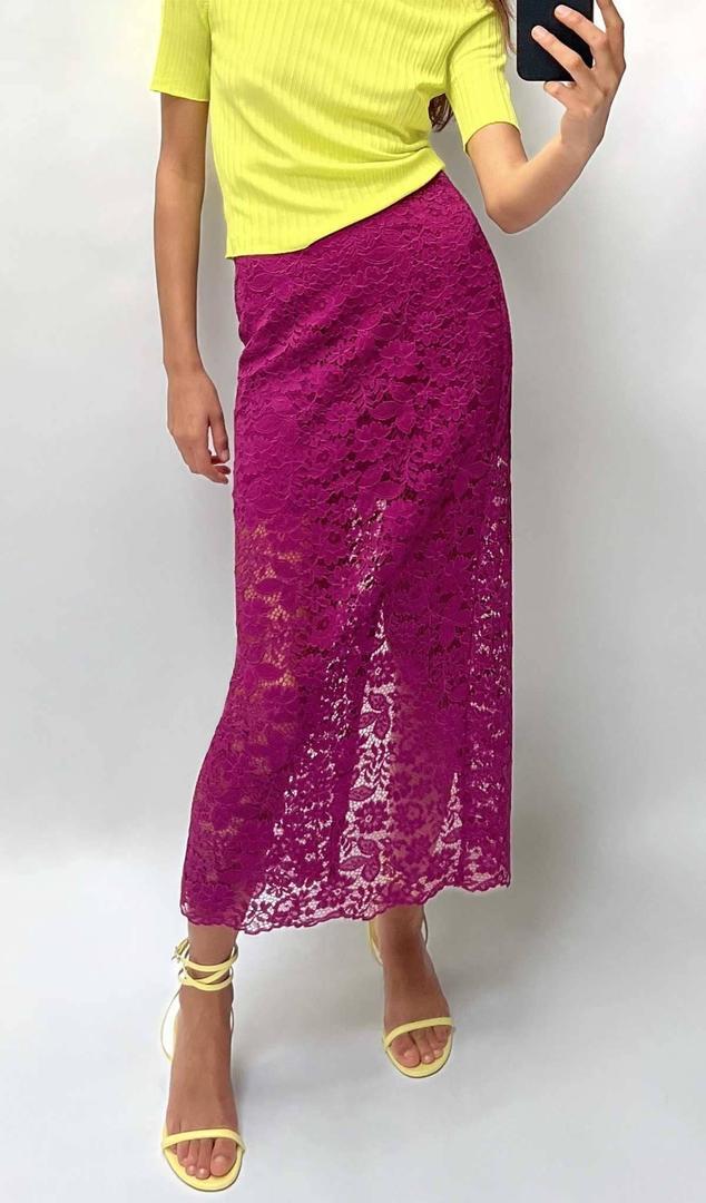 Falda midi encaje de Zara