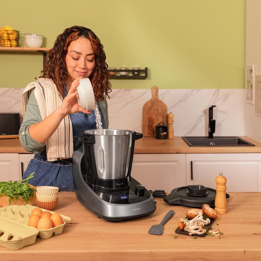 El robot de cocina multifunción Mambo Touch con Jarra Habana de Cecotec en Amazon