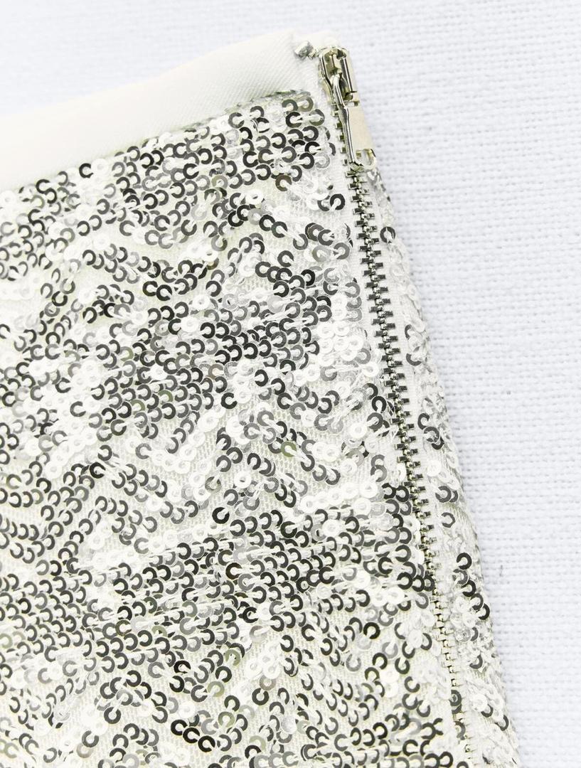 El pantalón bermuda de tiro alto con lentejuelas de Zara