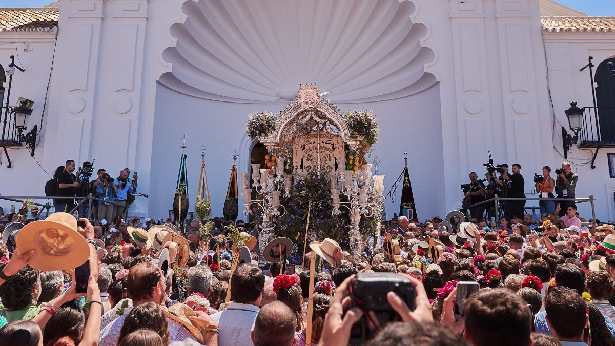 Hermandad del Rocío de Triana en el Santuario | Salvador López Medina
