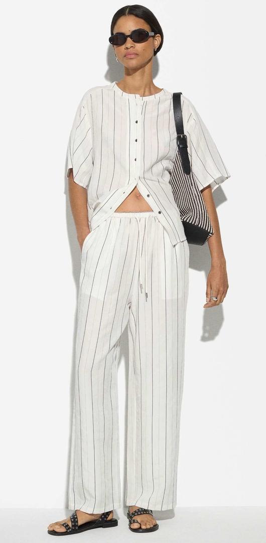 Top lyocell con botones y pantalón fluido ajustable con cordón de Parfois