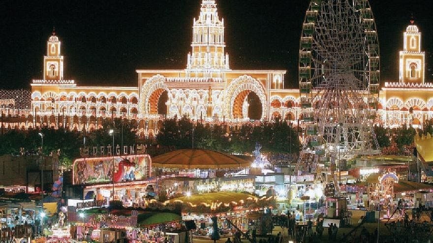 La Feria de Córdoba brilla especialmente de noche