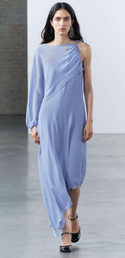 Vestido asimétrico capa de Zara