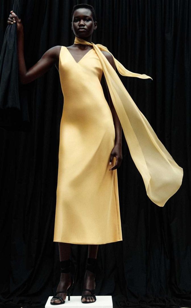 Vestido lencero satinado de Zara