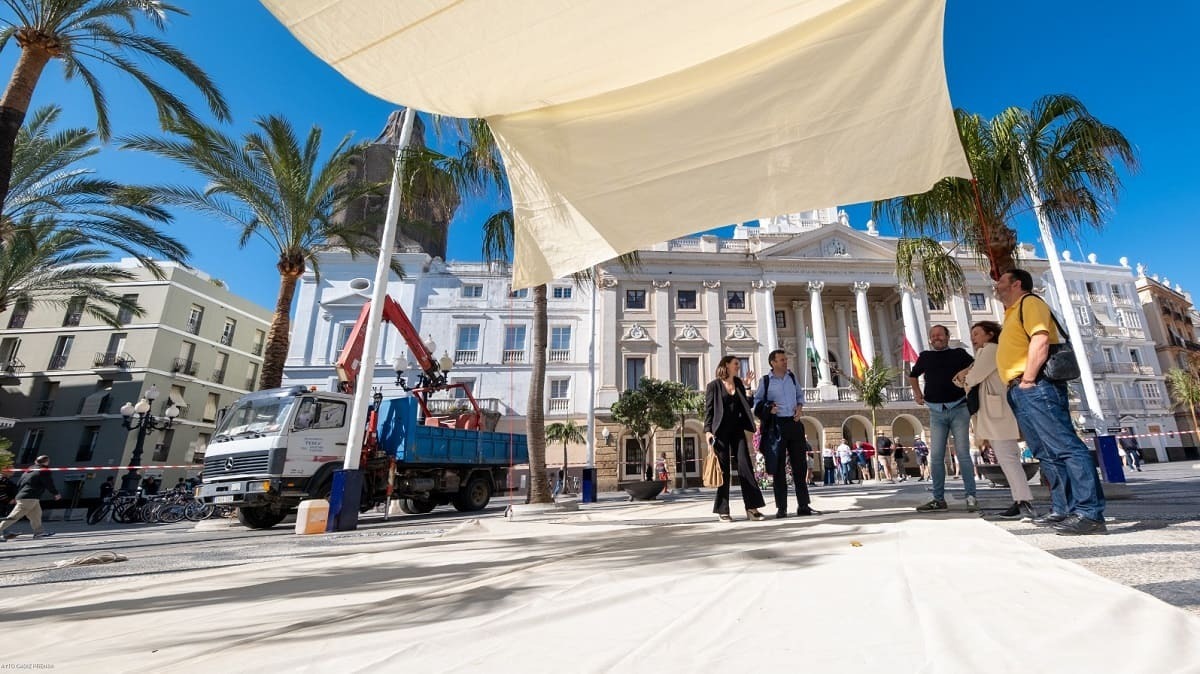 Nuevos toldos en la plaza de San Juan de Dios de Cádiz
