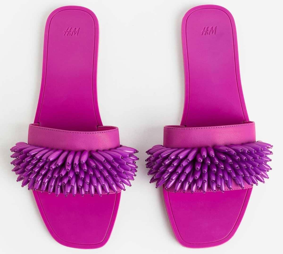 Sandalias abiertas con cuentas de H&M