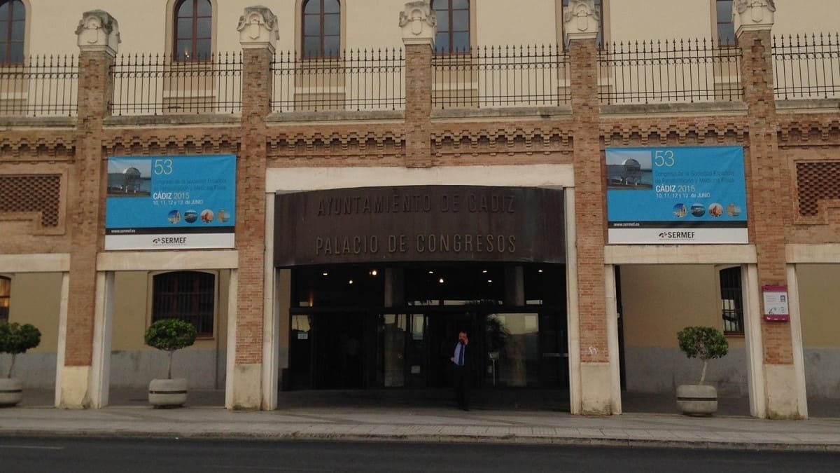 Fachada del Palacio de Congresos de Cádiz