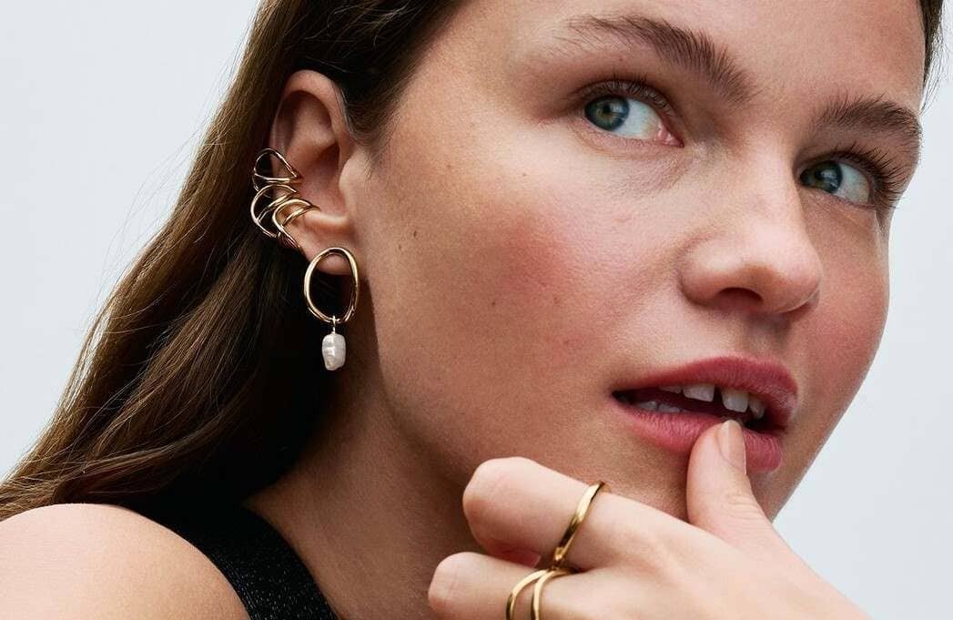 Pendientes Círculo Forma Orgánica y Perla Cultivada de Agua Dulce Tratada Barroca de Pandora