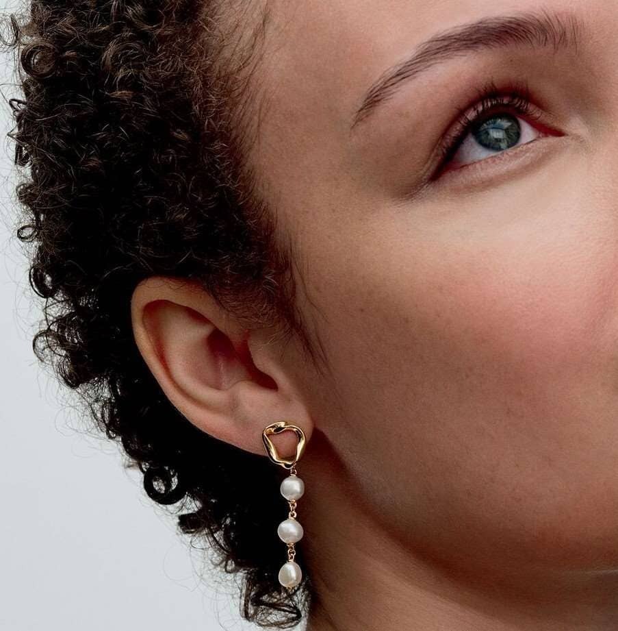 Pendientes Colgantes Círculo Forma Orgánica y Perlas Cultivadas de Agua Dulce Barroca de Pandora