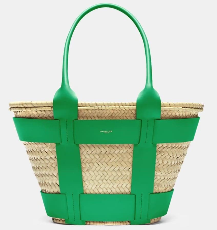 Capazo de piel vacuna y hojas de palma hecho a mano DeMellier