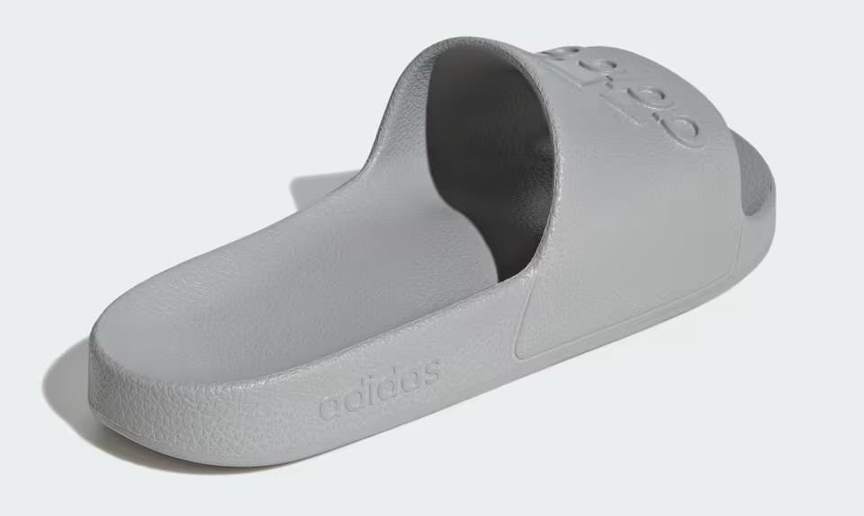 Las chanclas Adilette Aqua disponibles en 16 colores de Adidas