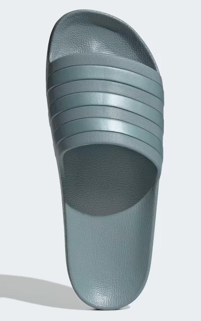 Las chanclas Adilette Aqua disponibles en 16 colores de Adidas