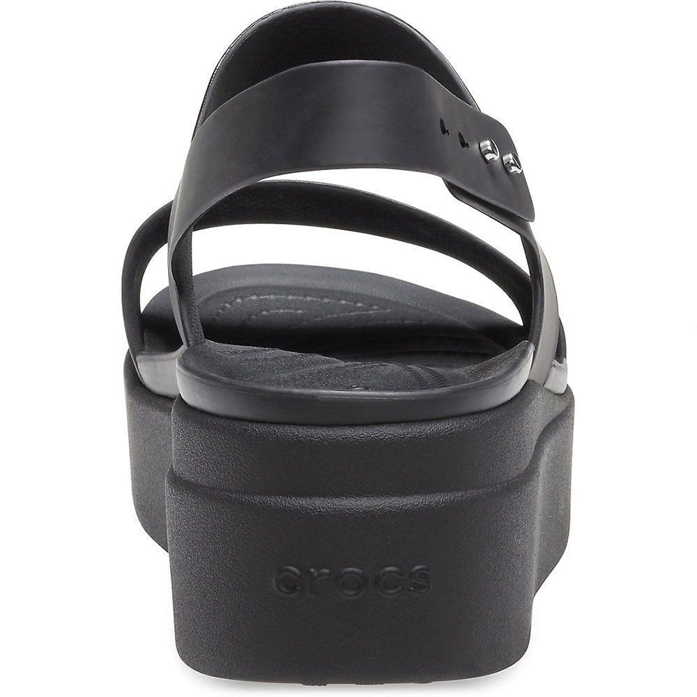 Sandalias Crocs modelo Brooklyn Low Wedge
