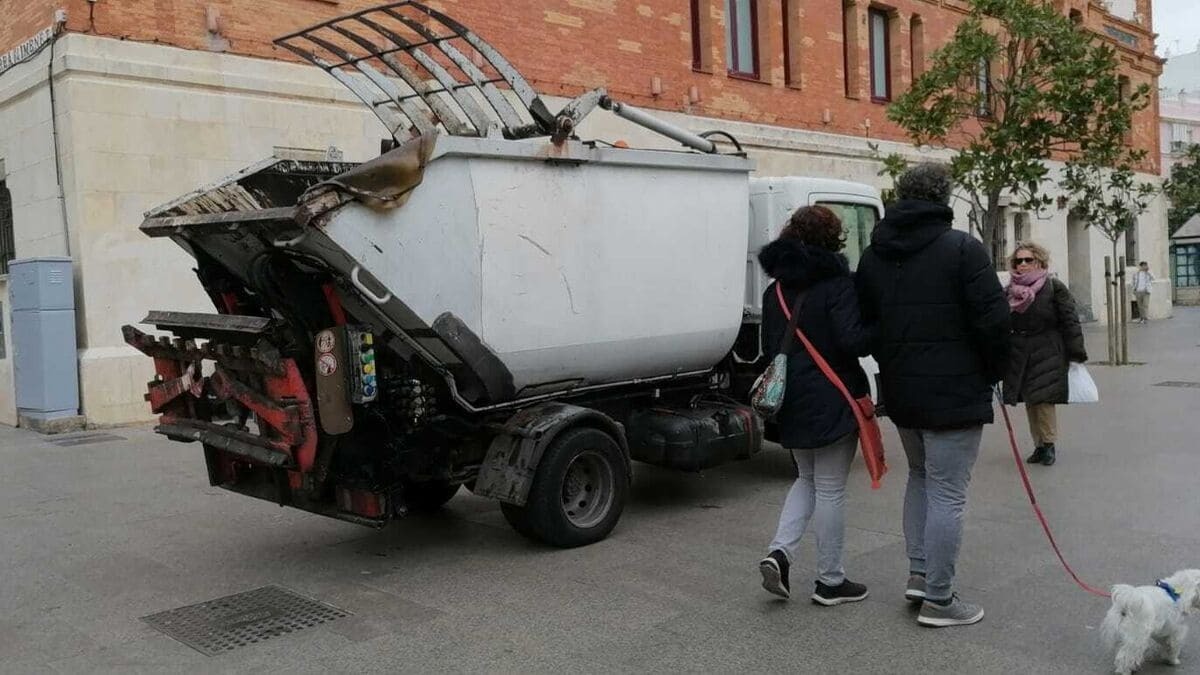 Un camión de la basura de Cádiz en una imagen de archivo