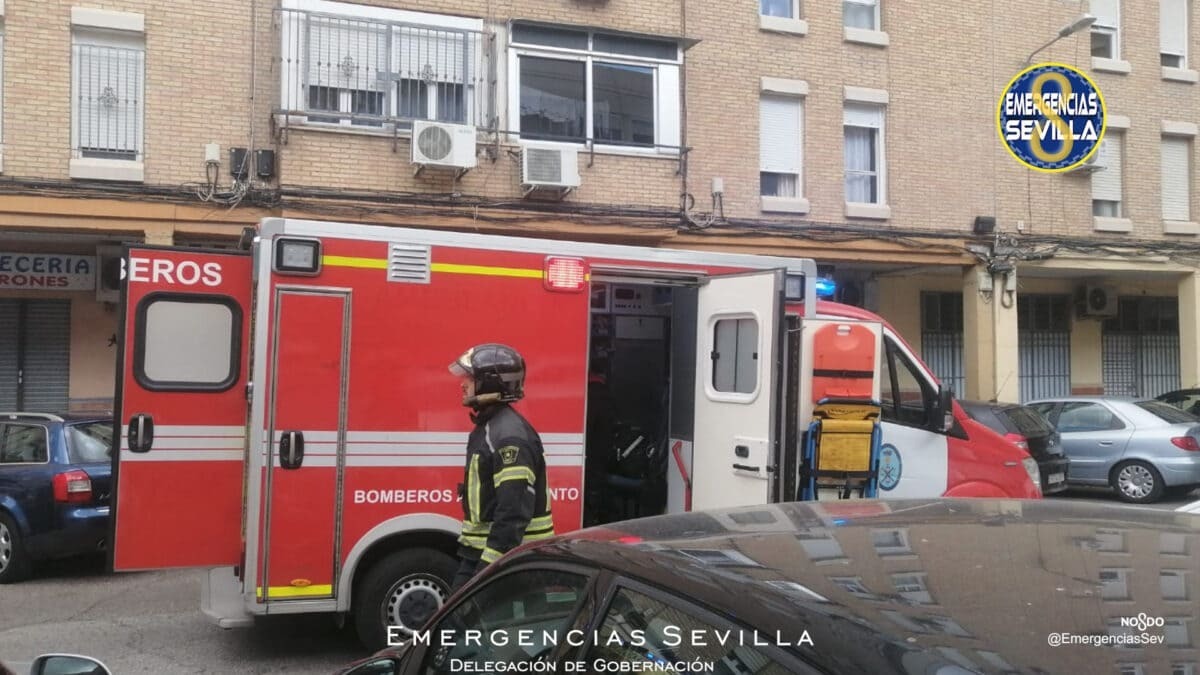 Bomberos de Sevilla durante una actuación