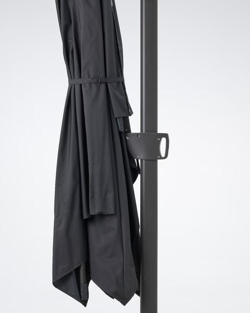 La nueva sombrilla gigante colgante SEGLARÖ antracita inclinable de Ikea